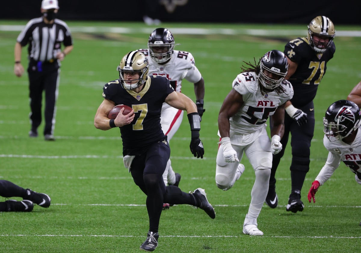 Nov 22, 2020; New Orleans, Louisiana, USA; Saints quarterback Taysom Hill (7) runs against Atlanta at the Mercedes-Benz Superdome. Mandatory Credit: Derick E. Hingle-USA TODAY 